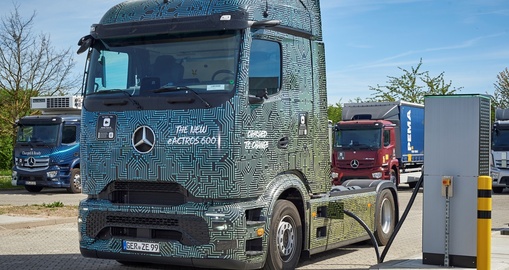 Mercedes-Benz Trucks: Laden mit 1.000 Kilowatt