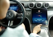 Mercedes-Benz Mobility: Zahlung im Auto per Fingertipp