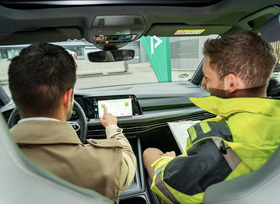 Test: Touchscreen lenkt vom Verkehr ab