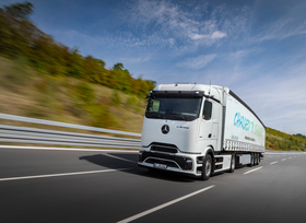 Mercedes enthüllt elektrischen Fernverkehr-Lkw