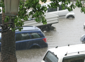 Wer zahlt bei Wasserschaden am Auto