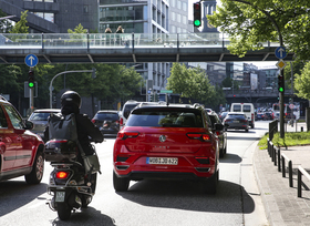 Aggression im Straßenverkehr  - Wer sich an die Regeln hält, nervt 