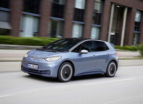 Umfrage unter E-Auto-Nutzern - Nur 1 Prozent will wieder Verbrenner