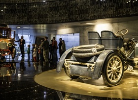 Automuseen in Deutschland  - Skulpturen aus Stahl