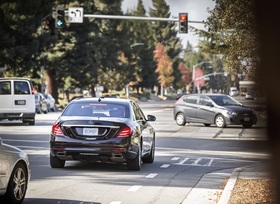 Ampel für autonome Autos  - Bei Weiß regeln die Roboter 