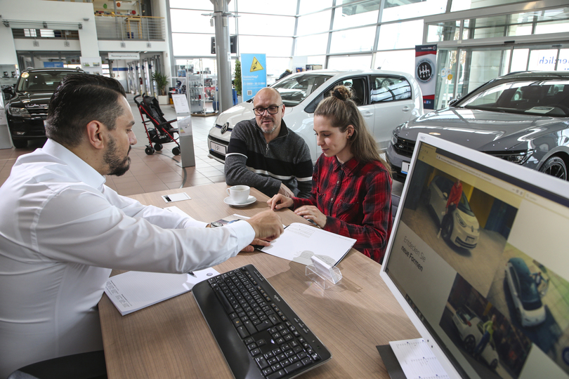 Tipp: Budgetplanung beim ersten Autokauf  - Wofür Fahranfänger Geld brauchen 