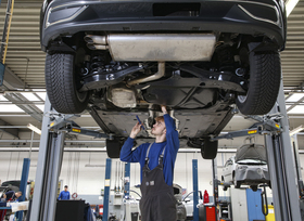 Kraftfahrzeuggewerbe  - Mehr Umsatz in der Werkstatt, weniger im Showroom 